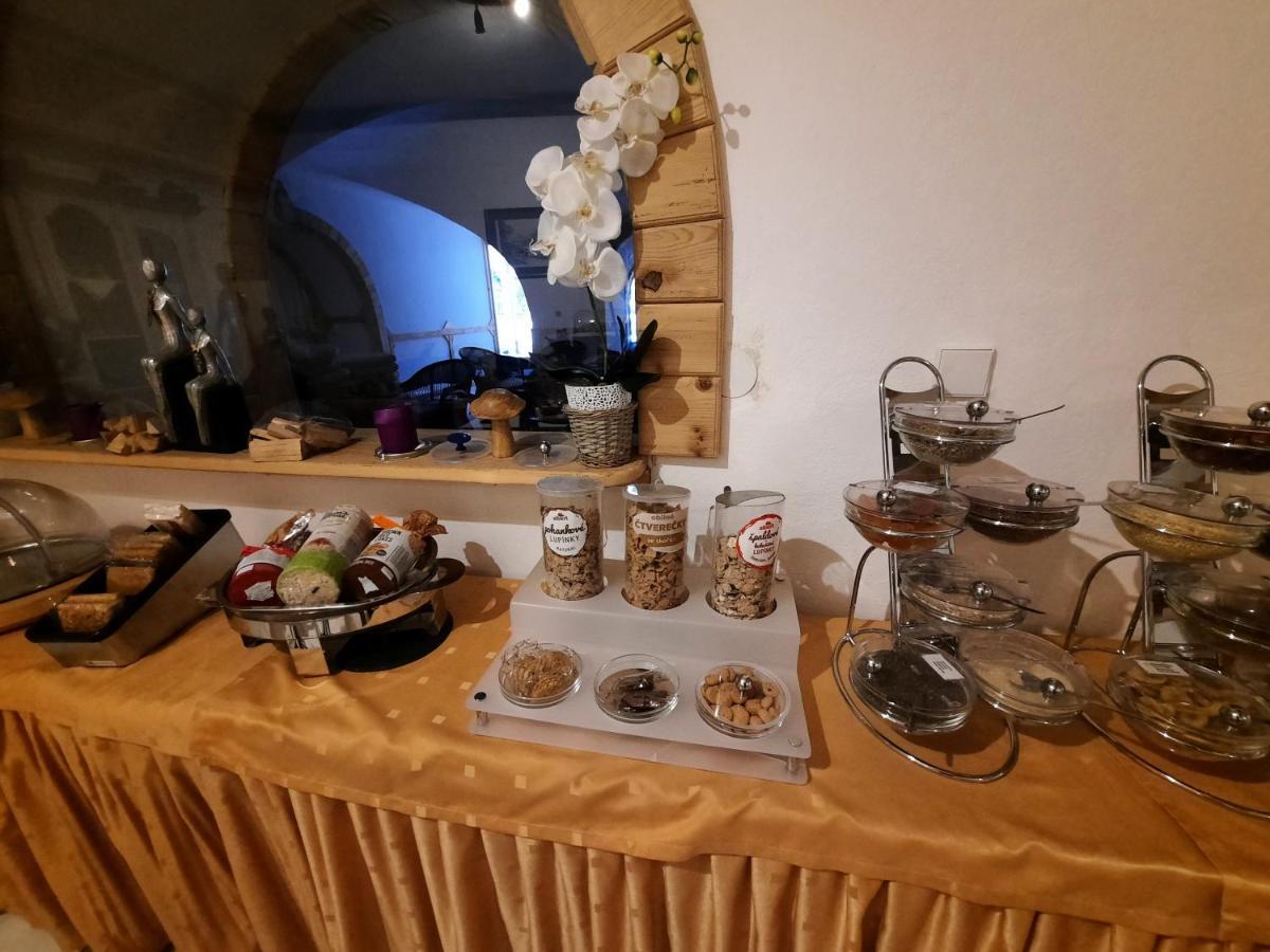 Hotel Koruna Есеник Экстерьер фото