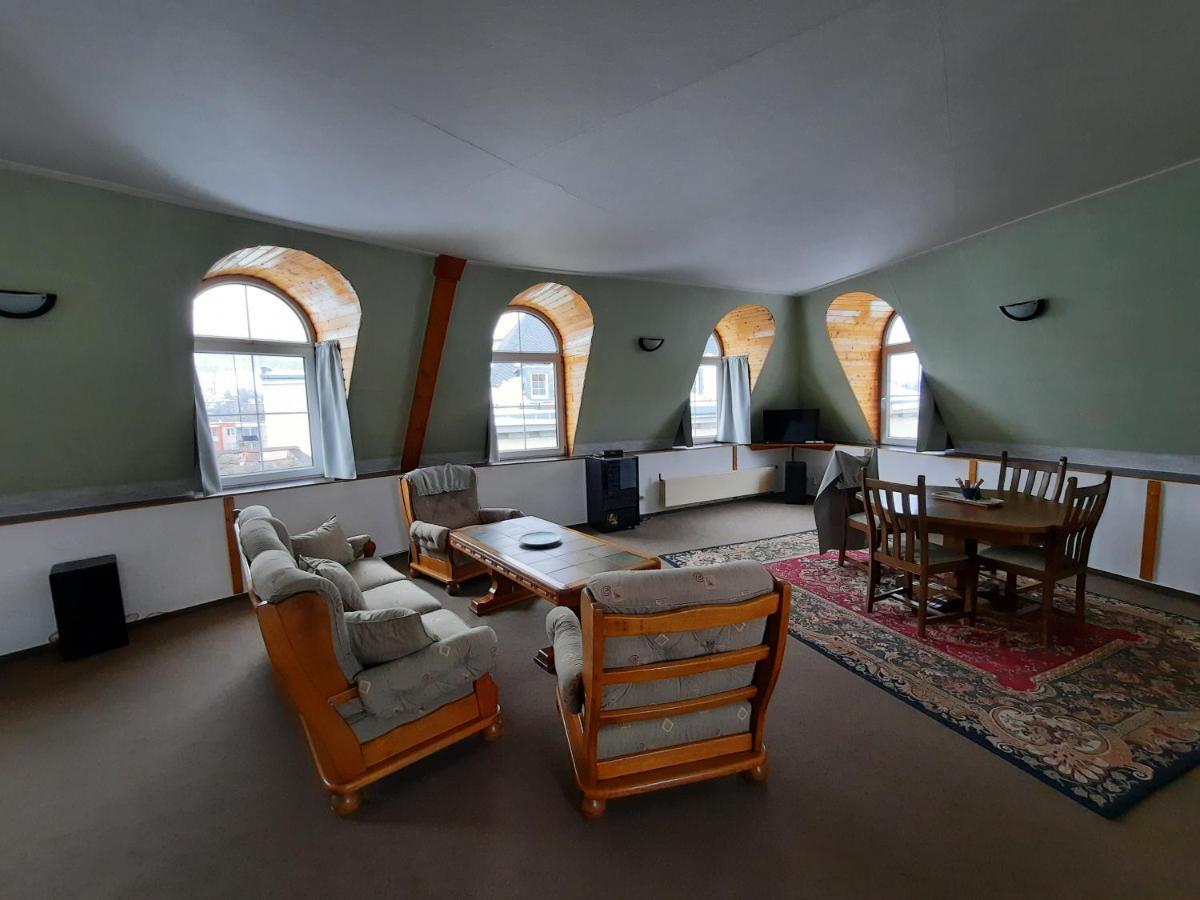 Hotel Koruna Есеник Экстерьер фото