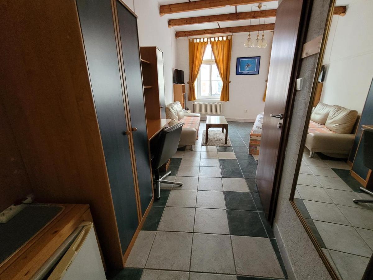 Hotel Koruna Есеник Экстерьер фото