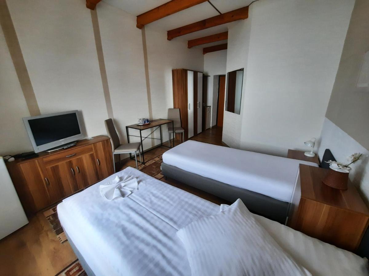 Hotel Koruna Есеник Экстерьер фото