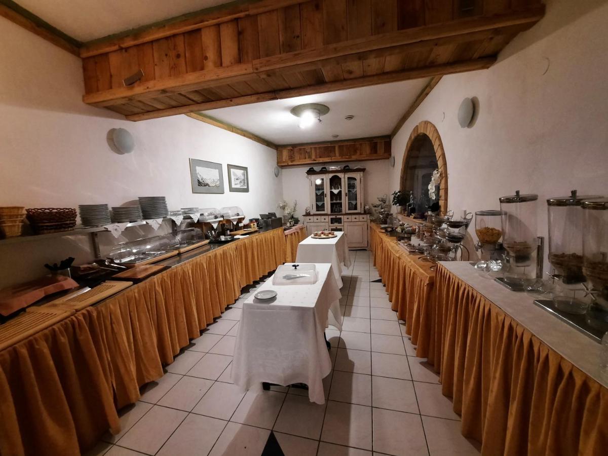 Hotel Koruna Есеник Экстерьер фото