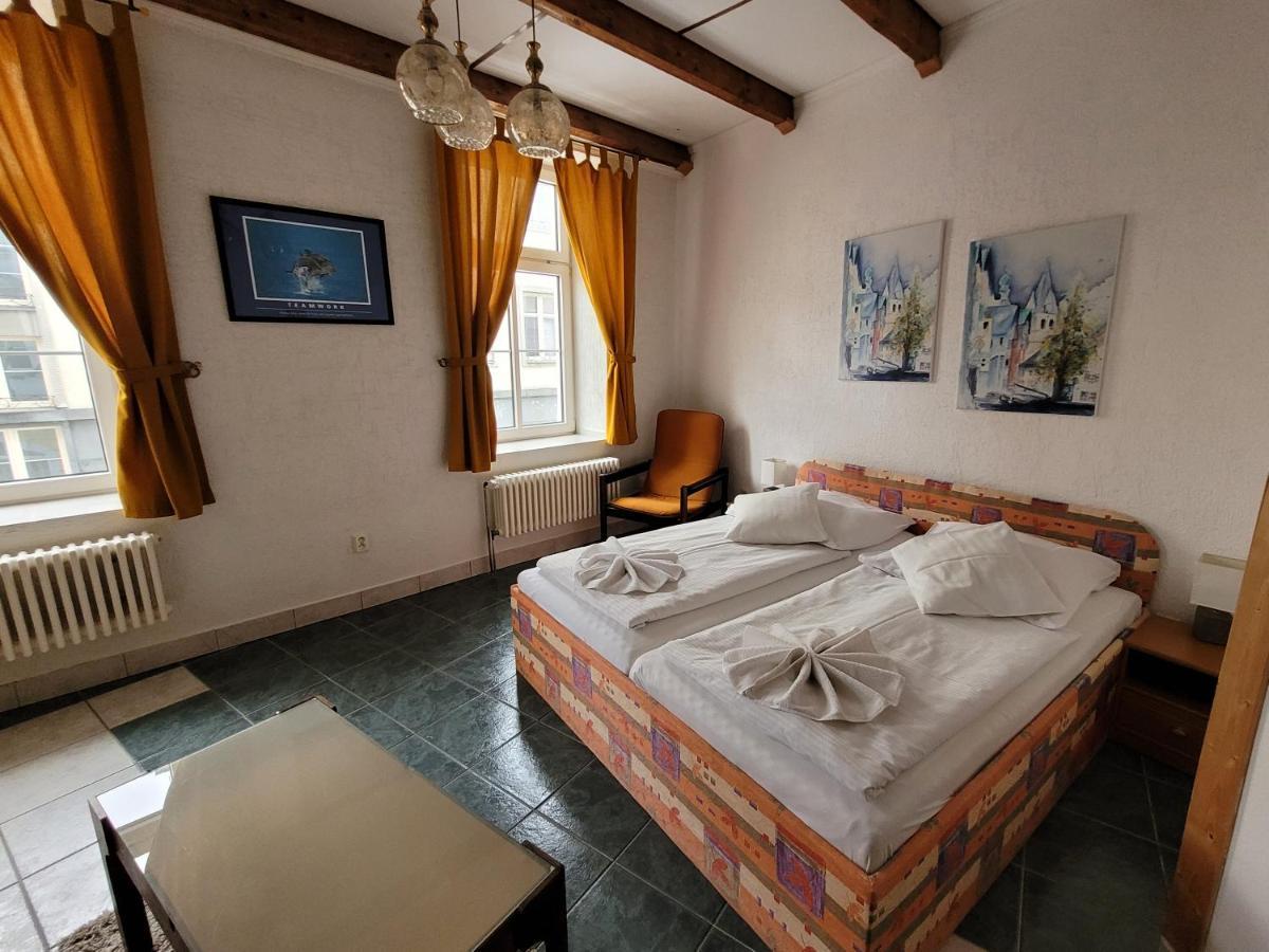 Hotel Koruna Есеник Экстерьер фото