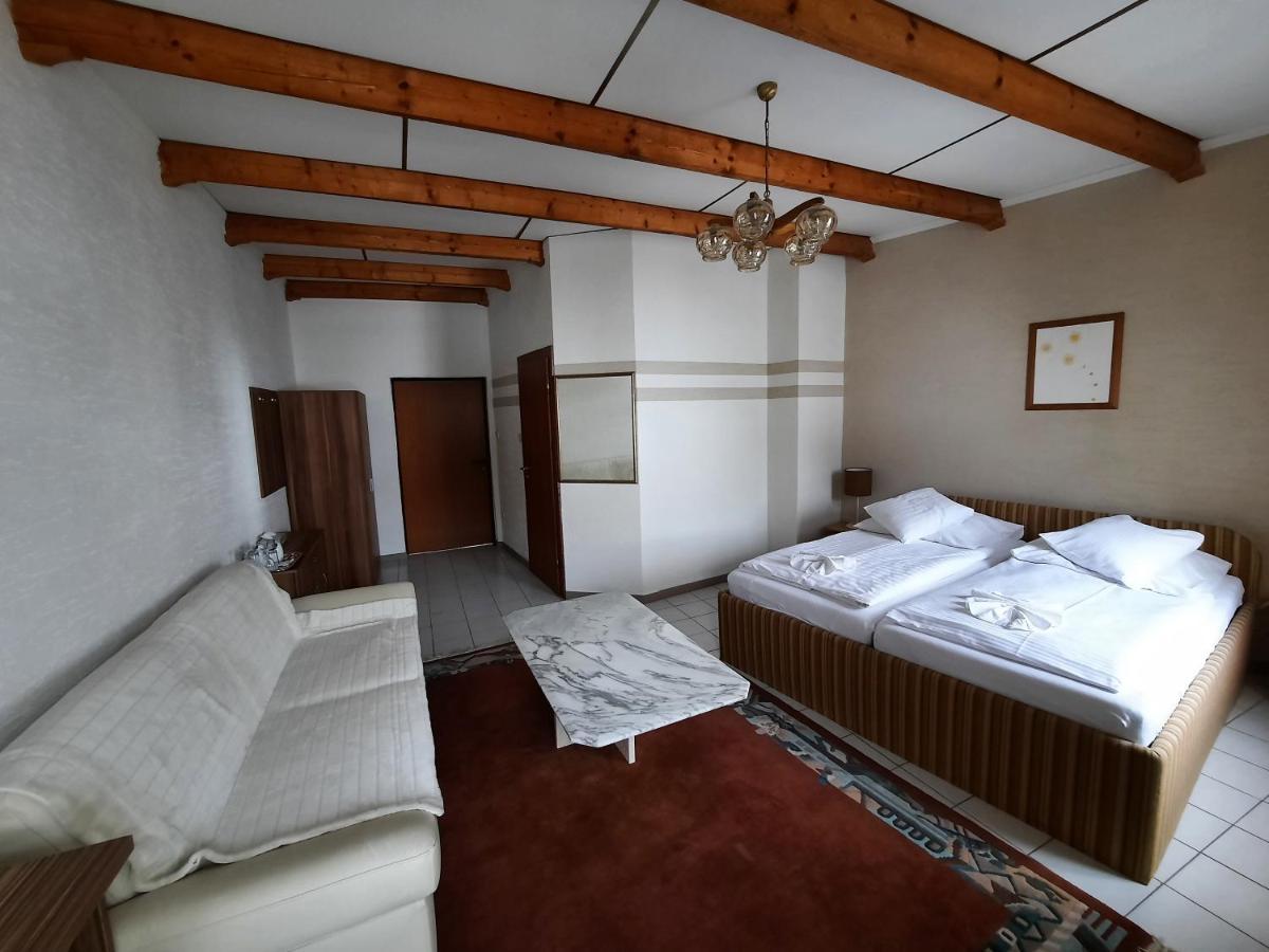 Hotel Koruna Есеник Экстерьер фото