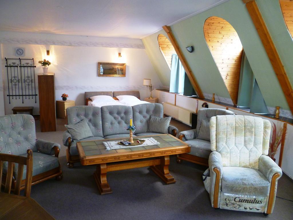 Hotel Koruna Есеник Экстерьер фото