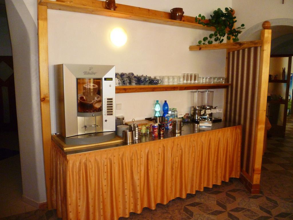 Hotel Koruna Есеник Экстерьер фото
