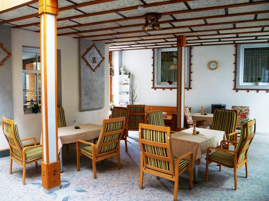 Hotel Koruna Есеник Экстерьер фото
