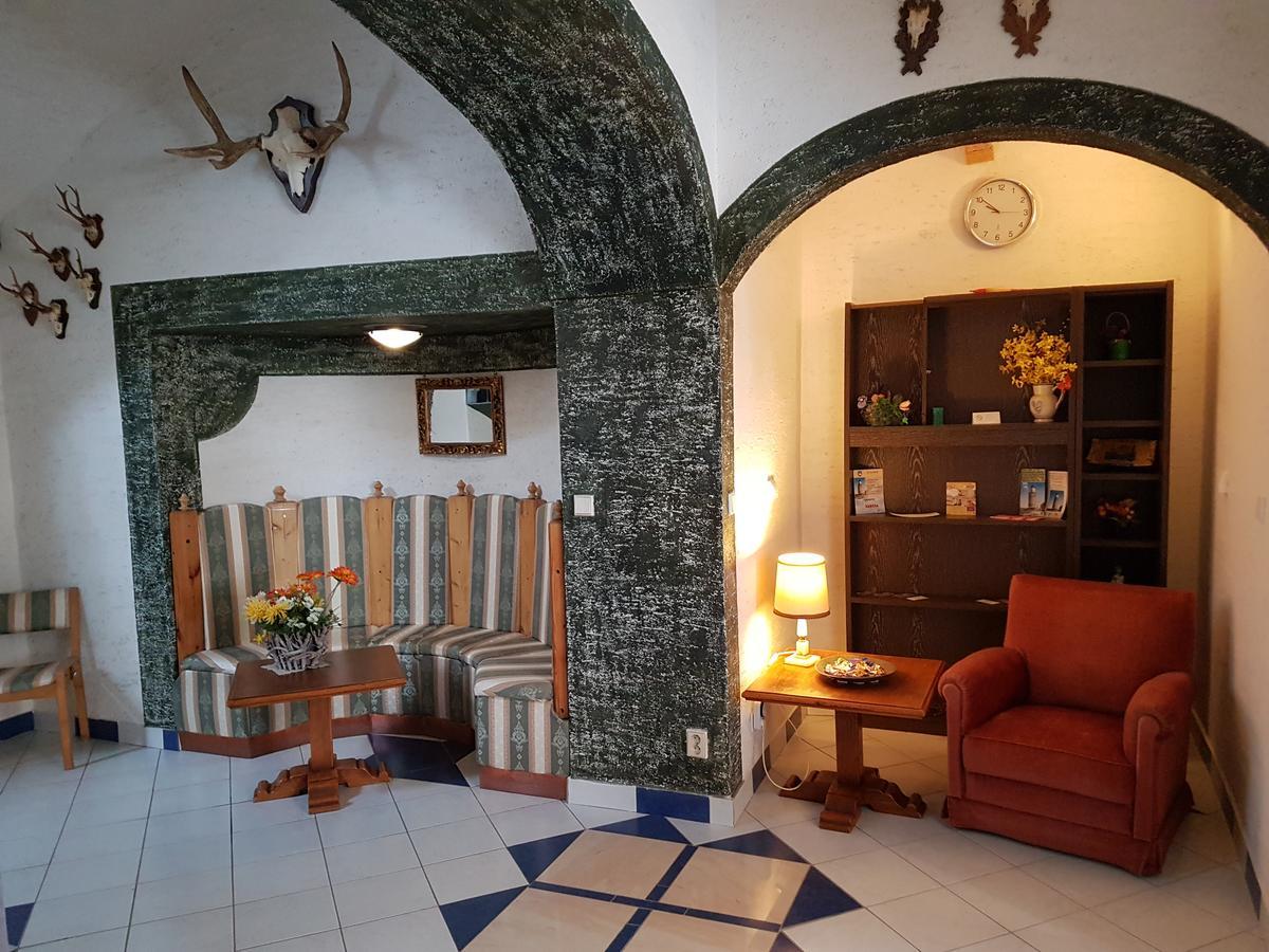Hotel Koruna Есеник Экстерьер фото