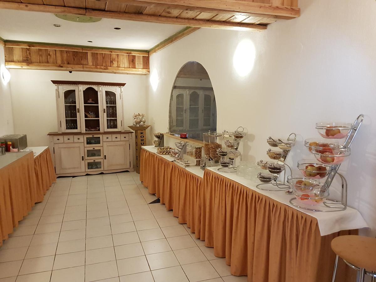 Hotel Koruna Есеник Экстерьер фото